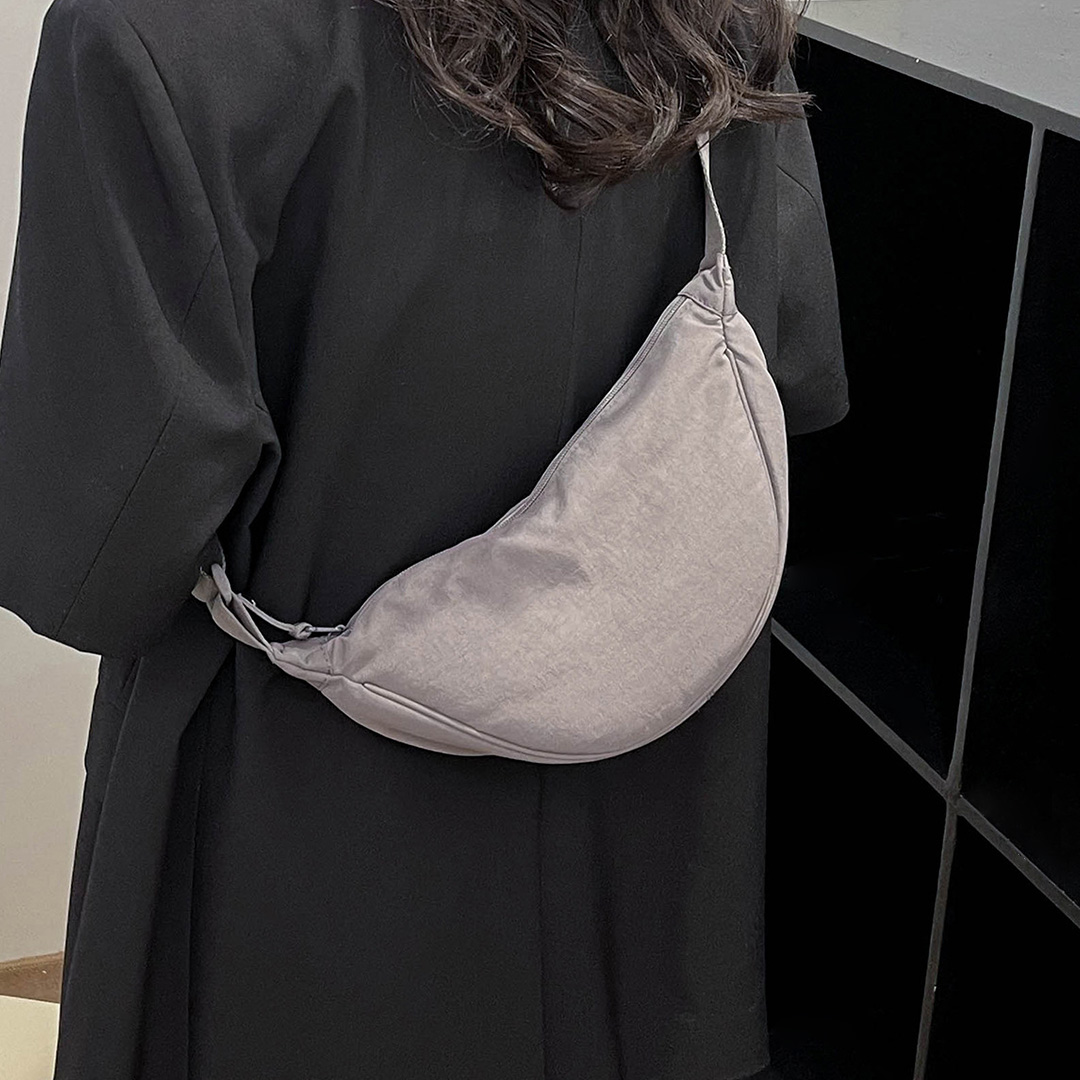 여성 반달 크로스백 여행용 슬링백 가벼운 데일리 미니 가방 크로와상백