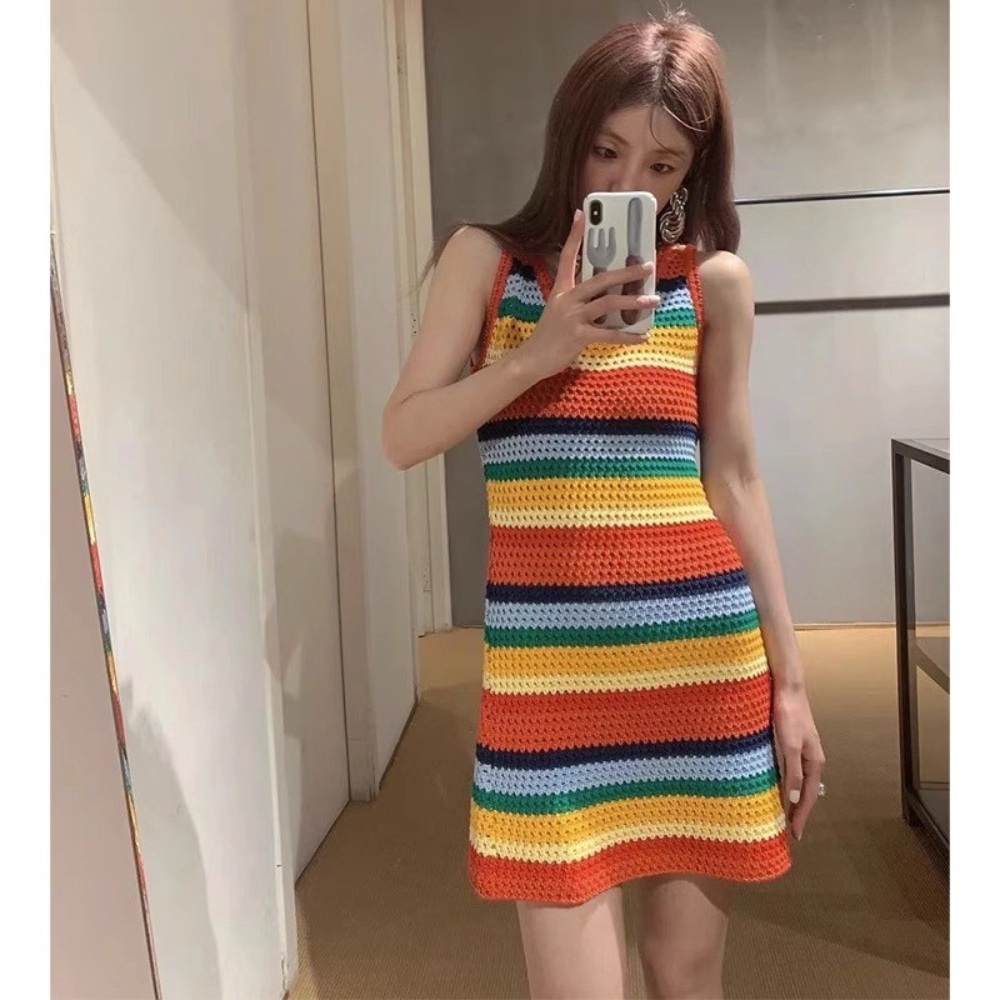 김나영 인스타그램 펀칭 원피스 휴양지룩 화려한 - 메인 이미지