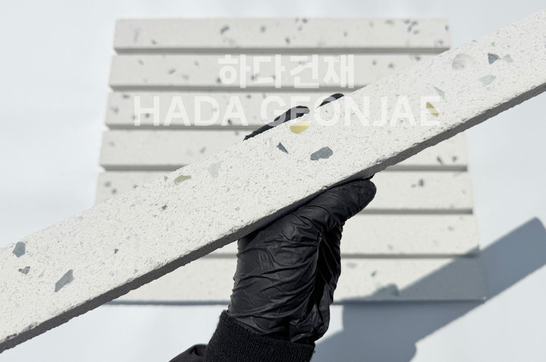 모노타일 롱와이드 500x50x17T 모던비취화이트 / 하다건재