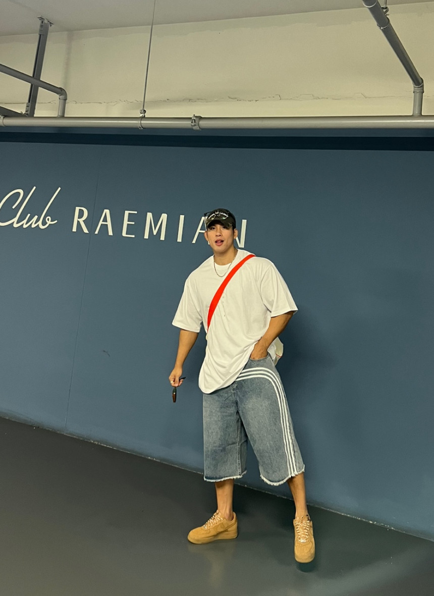 1C7AE10F-2AFE-4F0E-9F2F-1FAFB634B798