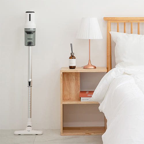 비룸 무선청소기 사용 컷 1