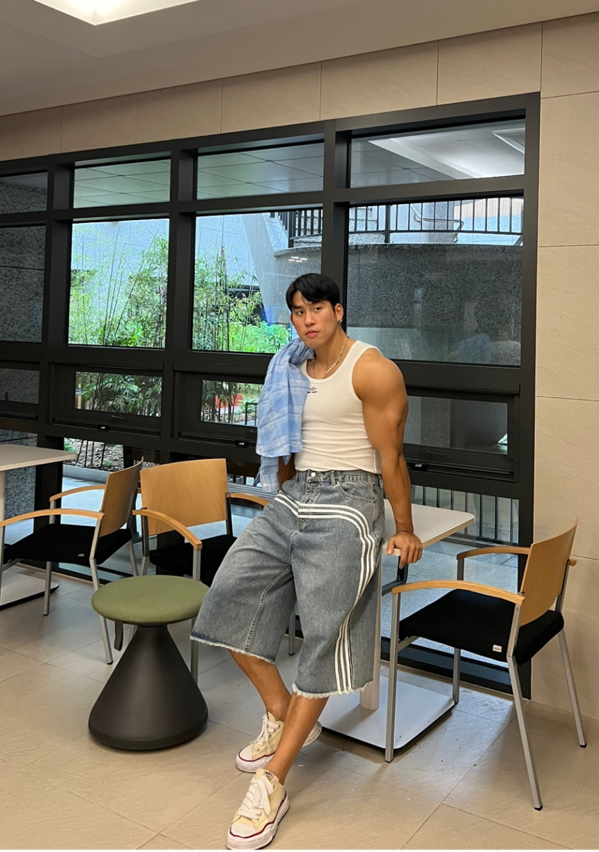 7ED8BCB2-9204-48B3-B684-37BB89394497