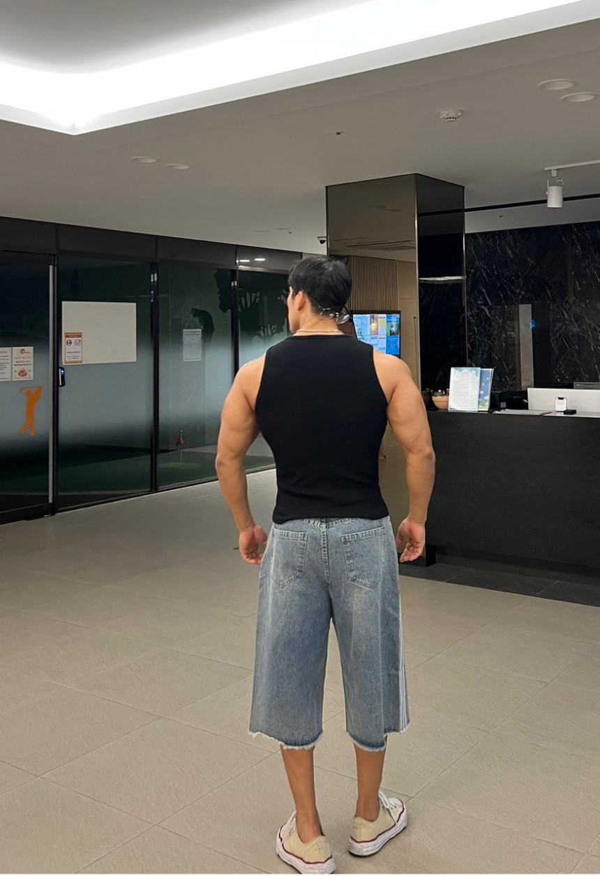 12A34183-AA0D-45E8-9157-001233FB96F9