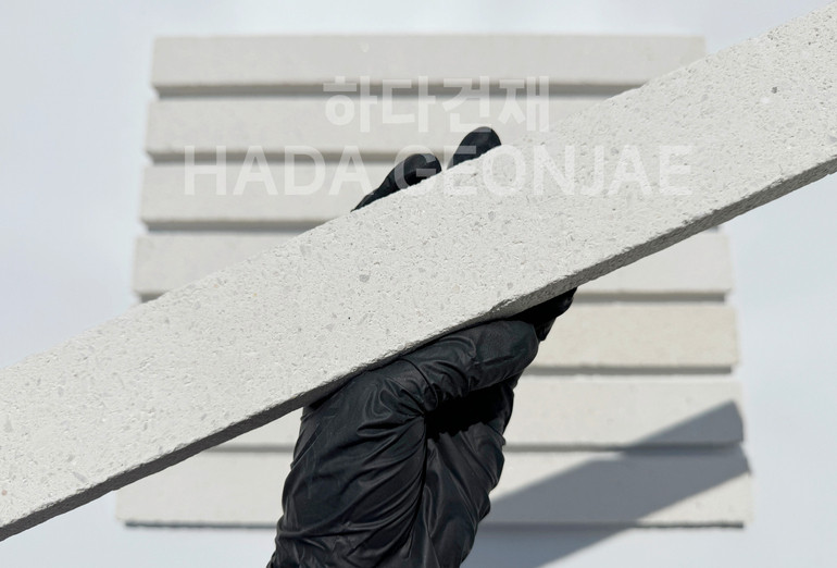 모노타일 롱와이드 500x50x17T 모던퓨어화이트 / 하다건재