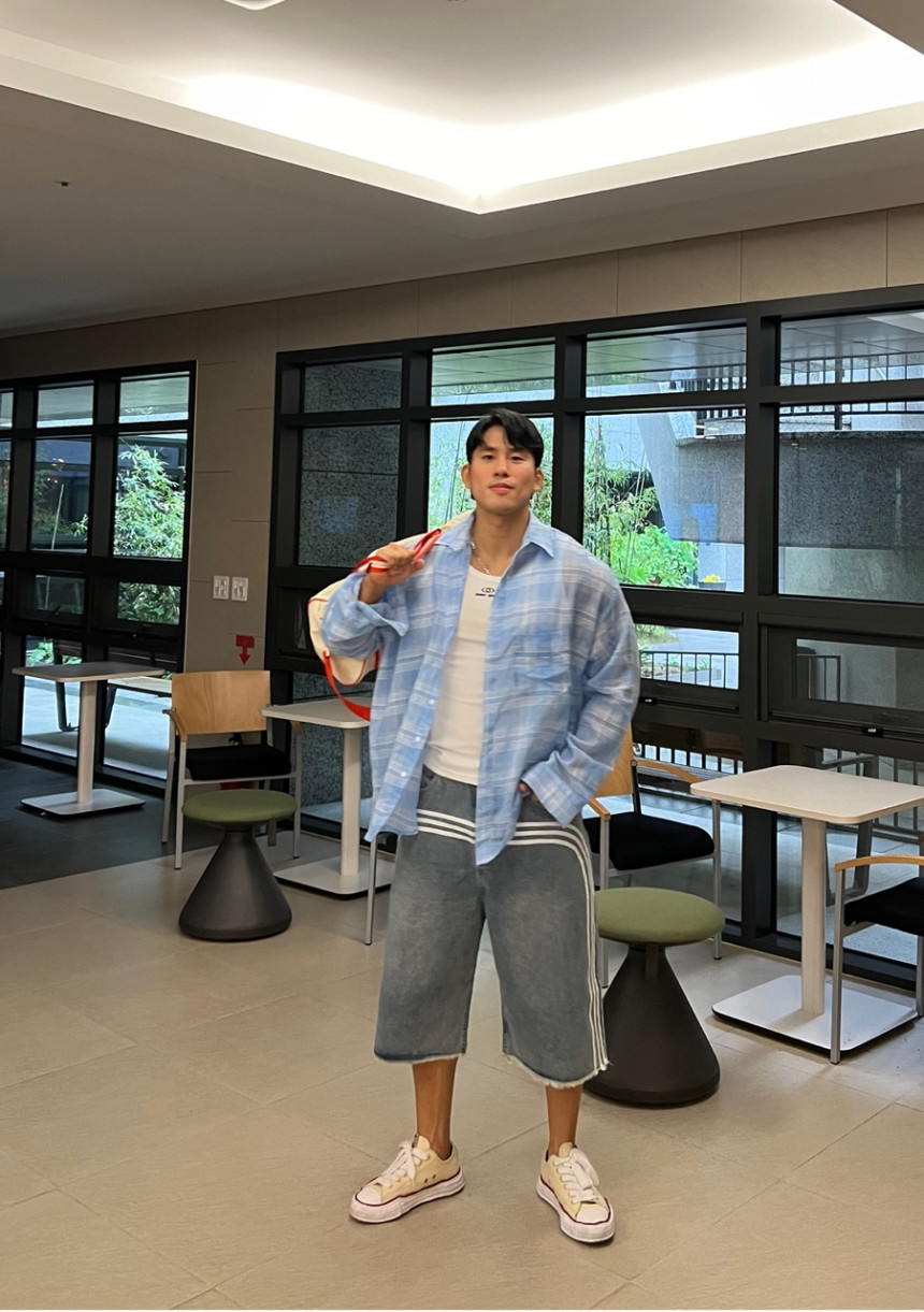 00EDC501-9B93-4FAD-BA5B-79E2887AE89C