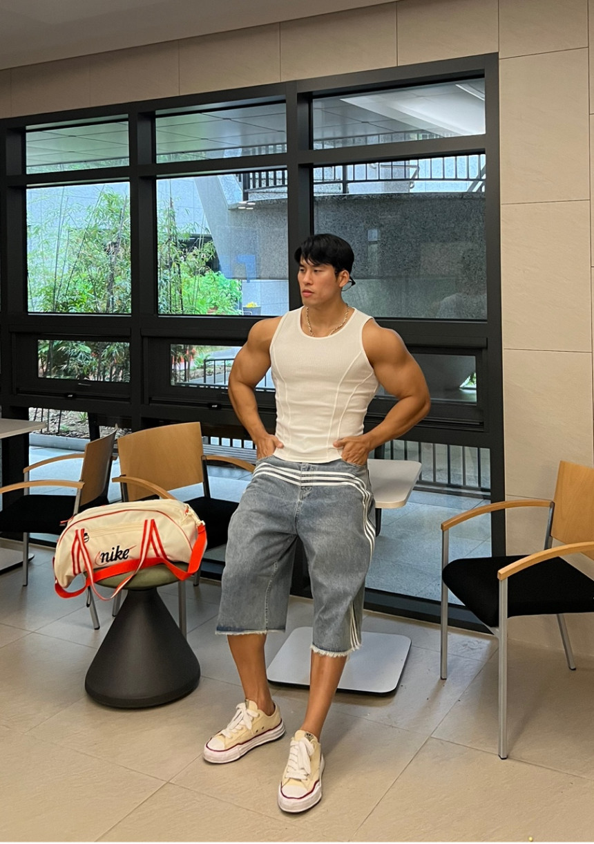 BB4B950E-0CD0-47BC-B0C0-70755D08F330