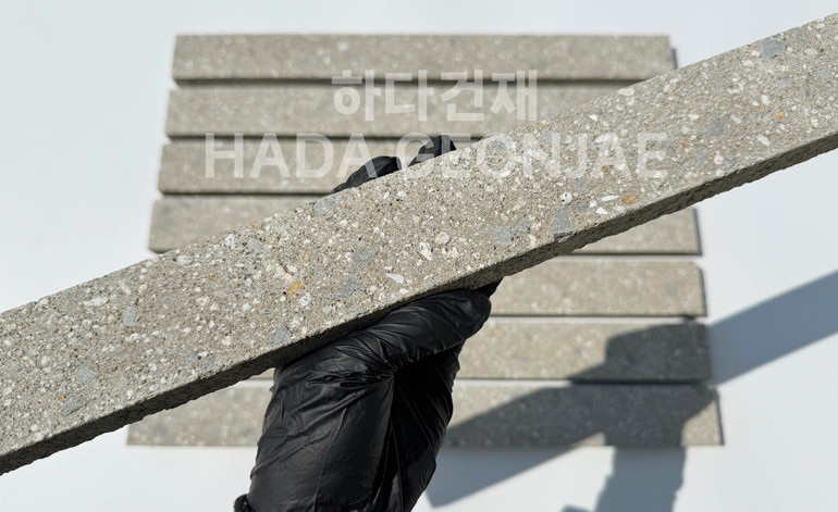 모노타일 롱와이드 500x50x18T 연브라운 / 하다건재 시공사례