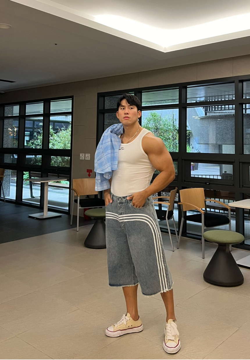 FFEFDC27-DB48-4159-964B-E9BD6AECD4FC