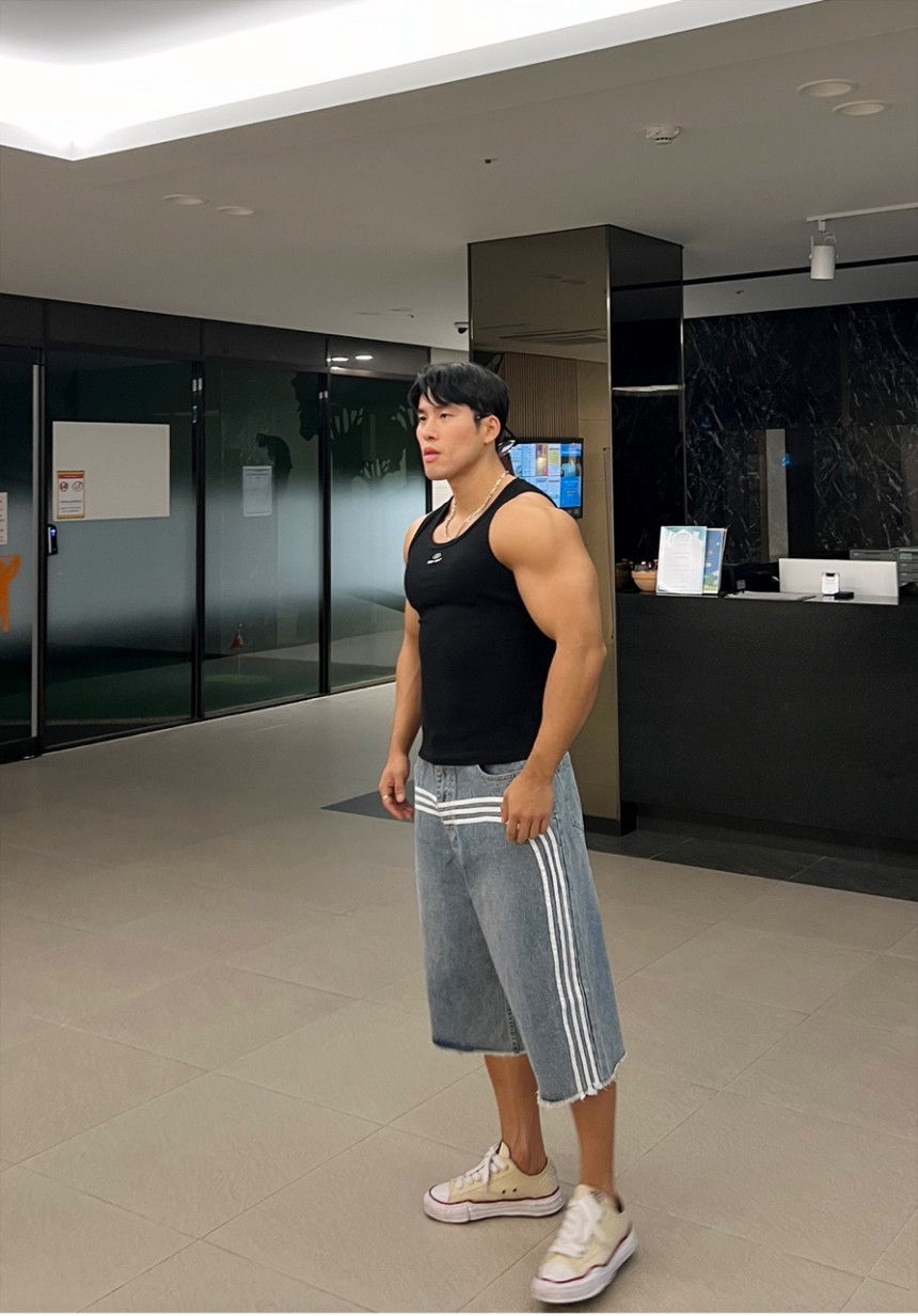 51030385-82F6-4A1B-B1EF-65BE995135A6