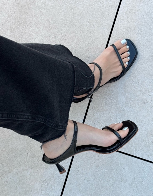 가벼운 가죽 레더 라인 스퀘어 메탈릭 샌들 뮬 슬리퍼 여성 여름구두