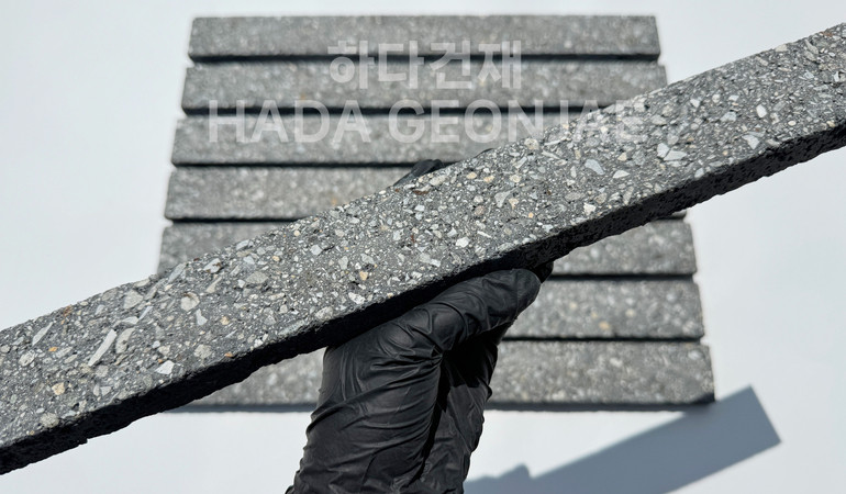 모노타일 롱와이드 500x50x18T 블랙 / 하다건재