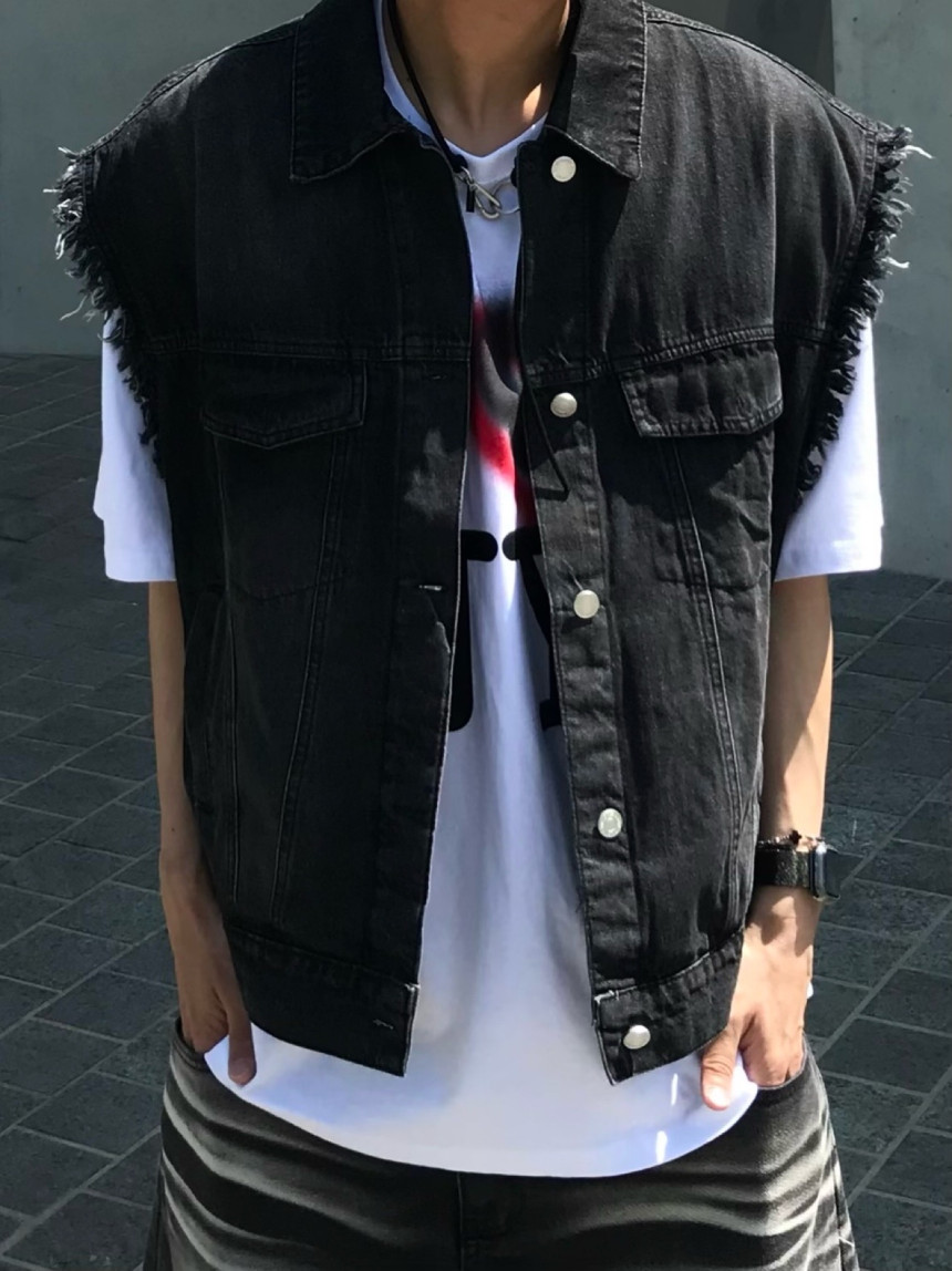 F6FBE844-BE22-43F3-B65B-1741701B4BE2