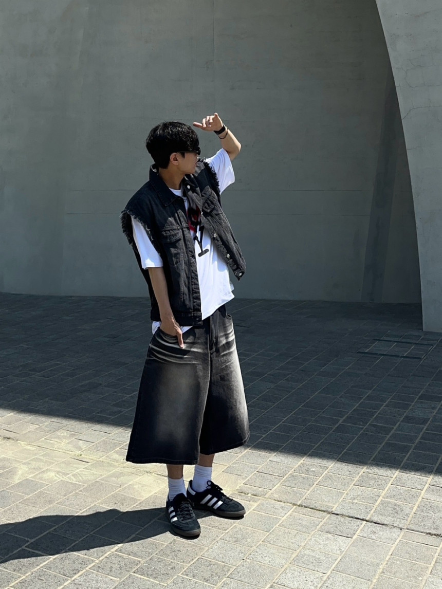 EE4ADE95-9D35-4A70-8A67-81348ECCD0AE