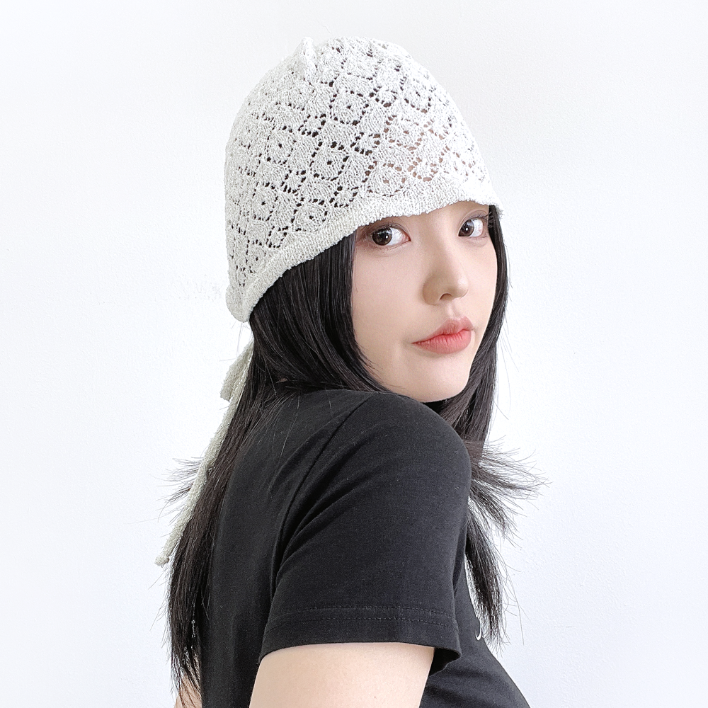 글로시 메탈 펀칭 크로셰 여성 여름 끈달린 턱끈 니트 비니