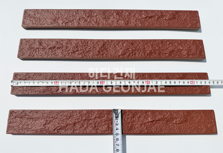 혹두기롱타일 440x50x13T 레드(적밤색) 실측사이즈 / 하다건재 세라믹타일