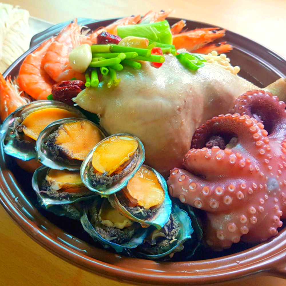 [보양맛집]푸짐한 명품 통영 해신탕 2인용 / 삼계닭 문어 전복 새우 약초 보양식 - 상품 이미지
