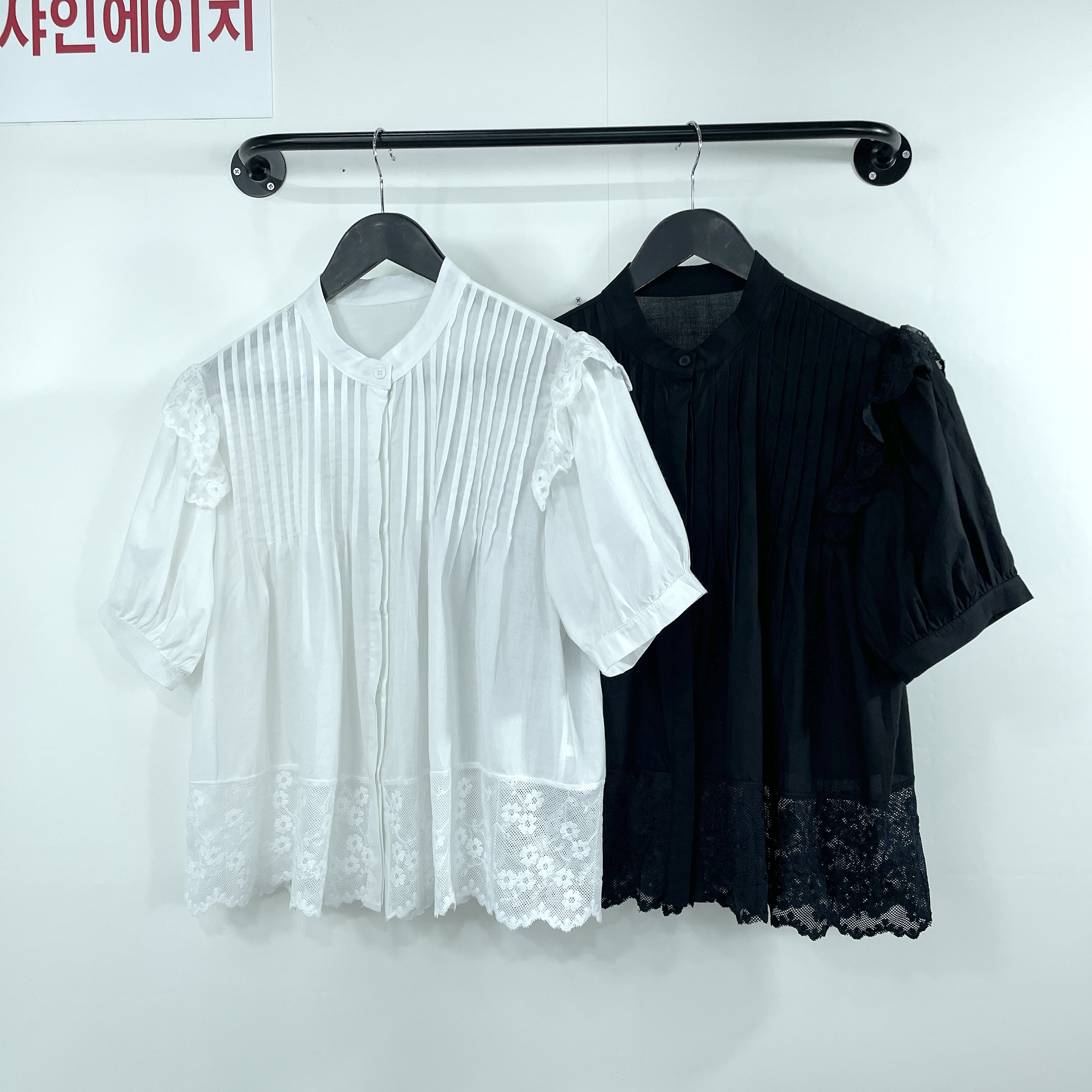 여자여자몰 원단얇음 밑단레이스 프릴 핀턱 코튼 반팔블라우스 오버핏 a라인블라우스 - 상품 이미지
