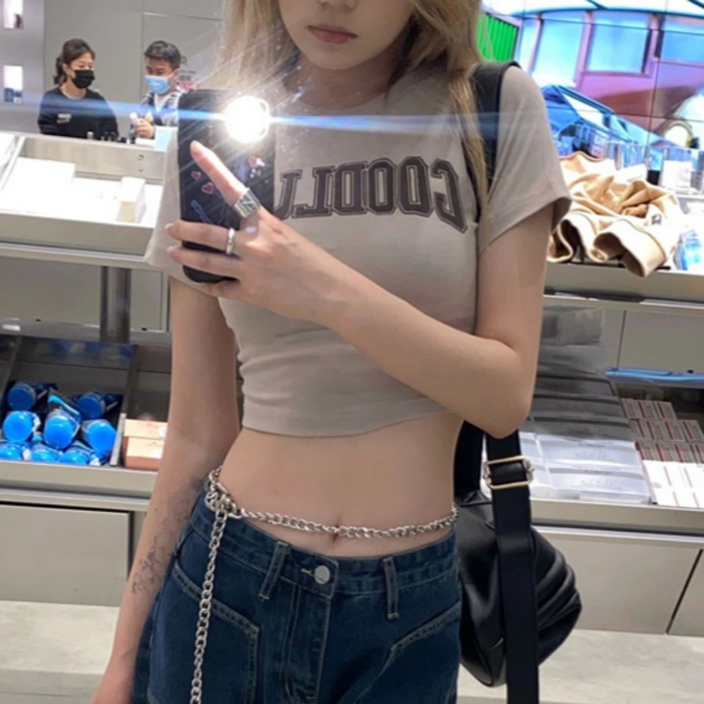 김유정 인스타그램 크롭탑 y2k 슬림핏 의상 옷 패션 - 메인 이미지