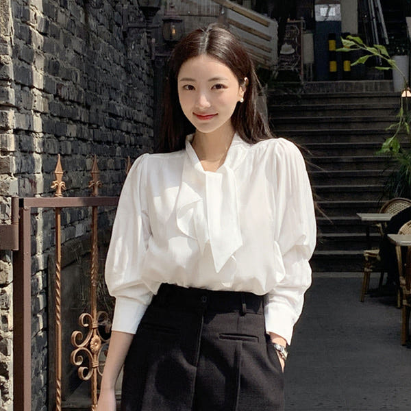 아뜨랑스 메이빈 러플 타이 블라우스 bs7892
