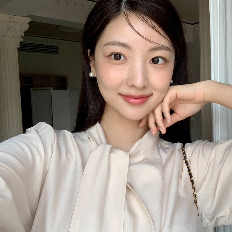 러플 타이 블라우스 봄가을 스타일링 여성 패션 감성 코디 블라우스 추천