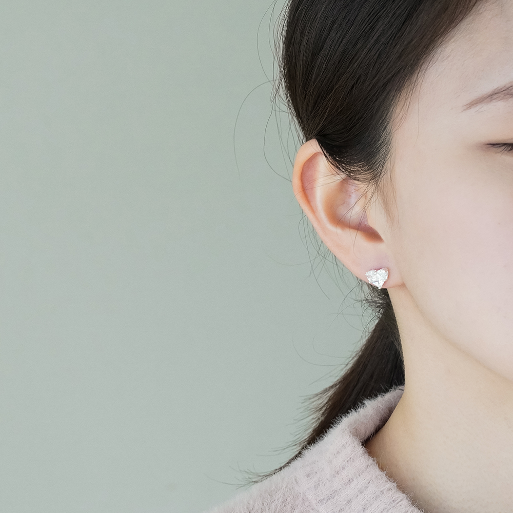 실버925 큐빅 통통 하트 볼드 스터드 은 귀걸이 - 상세 이미지 2