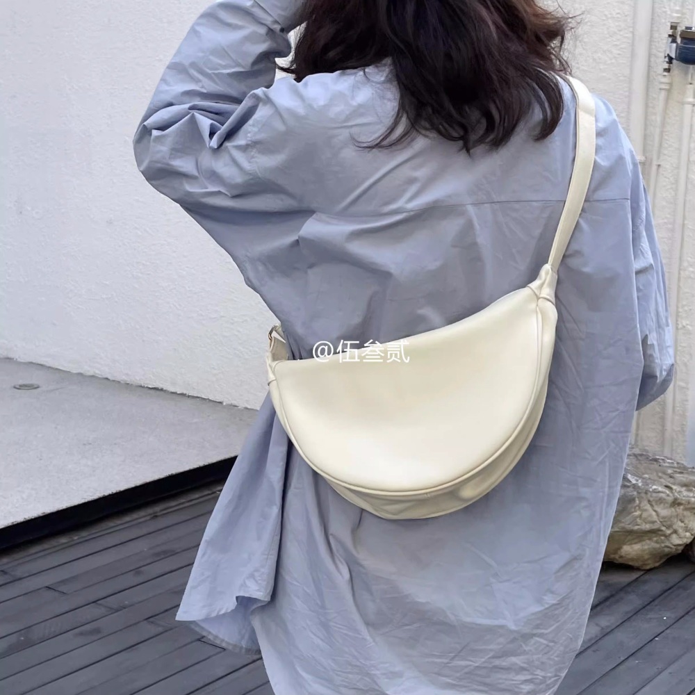 크로스 반달 가방 다용도 심플 캐주얼 가죽 데일리 브라운 블랙 - 상세 이미지 4