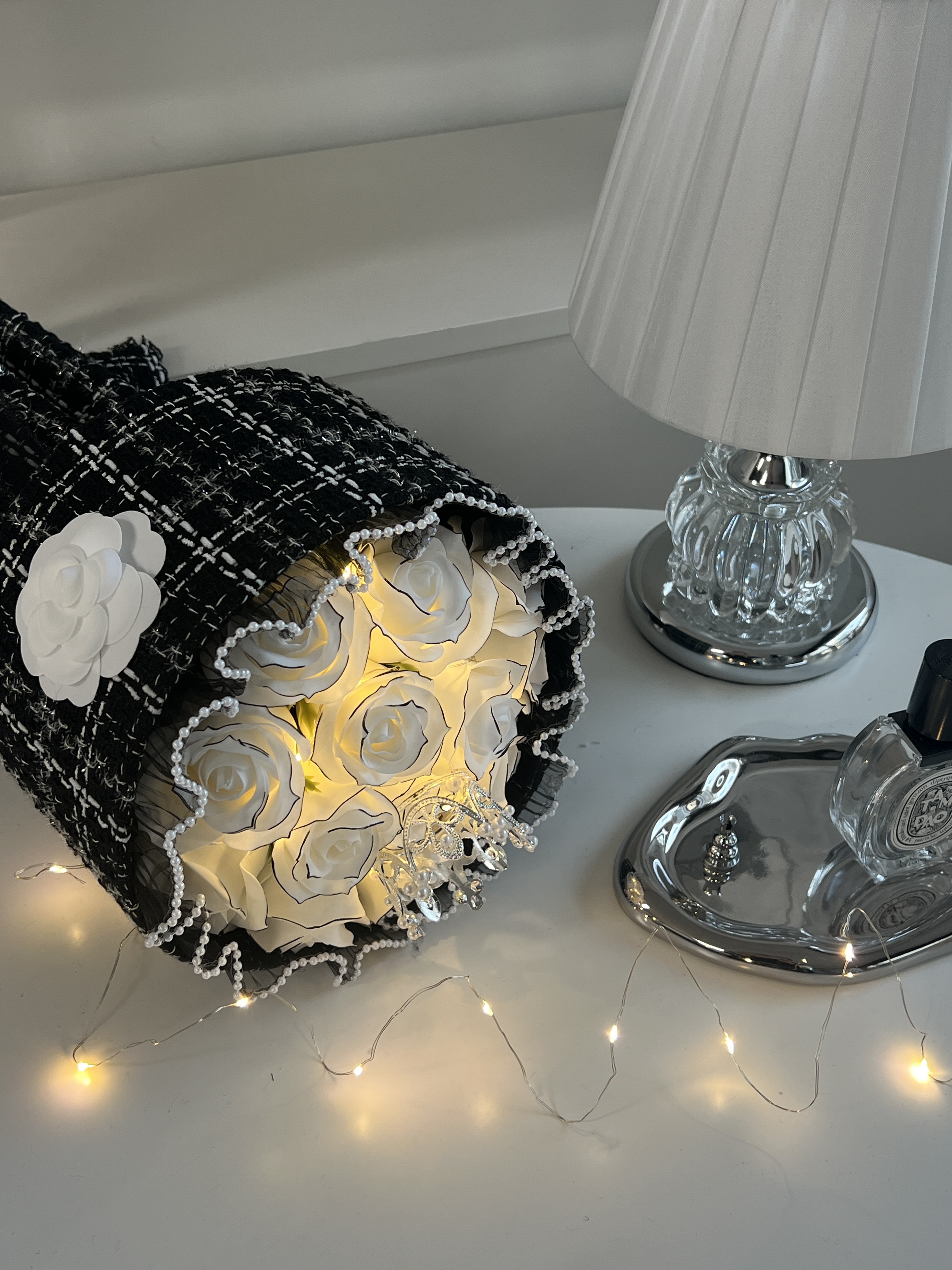 졸업식꽃다발 명품 비누꽃다발 졸업 꽃 샤넬장미 화이트 S 블랙