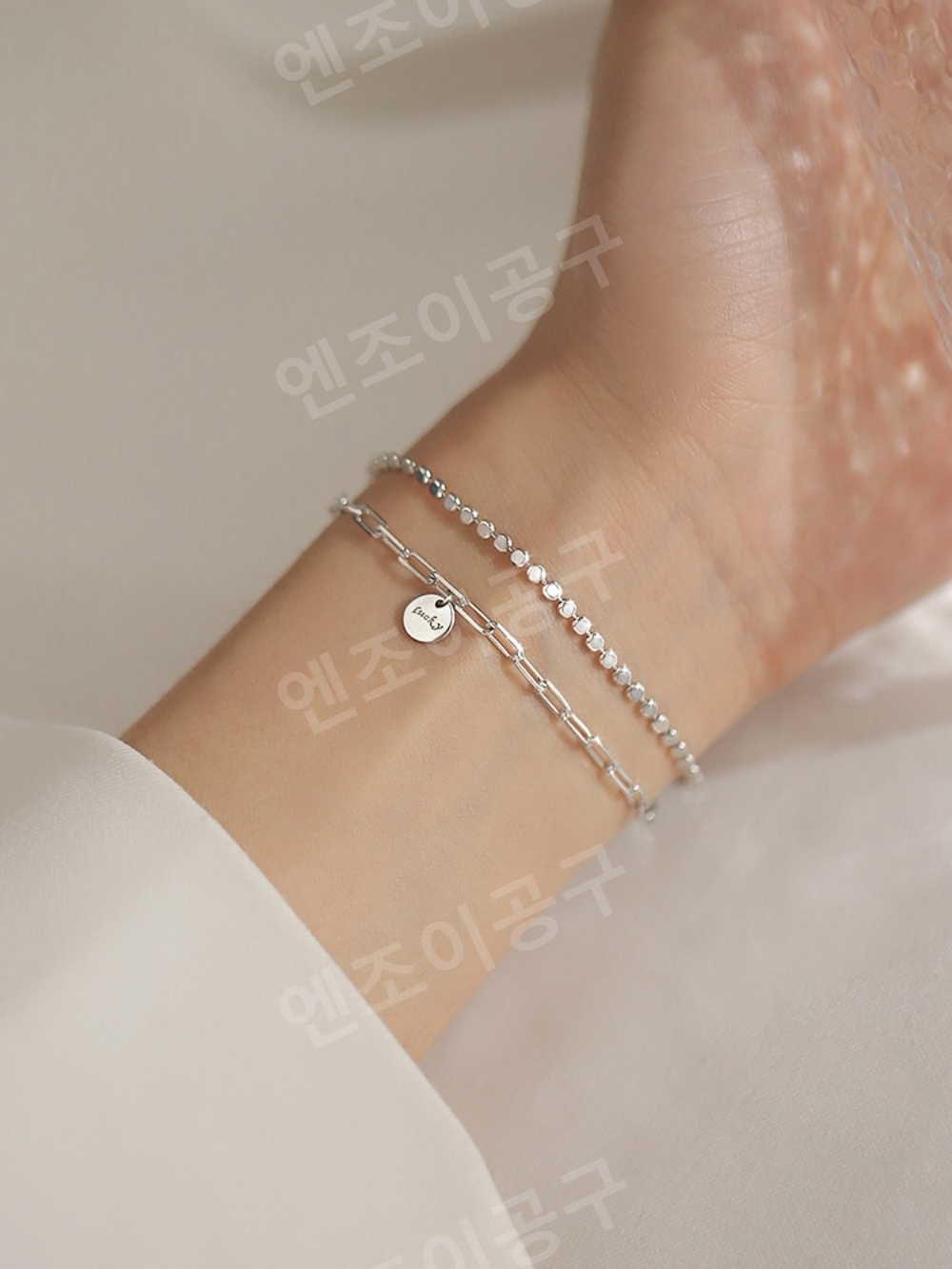 아빠하고 나하고 23회 김병옥 딸 팔찌 실버 심플한 의상 옷 패션 - 상세 이미지 2