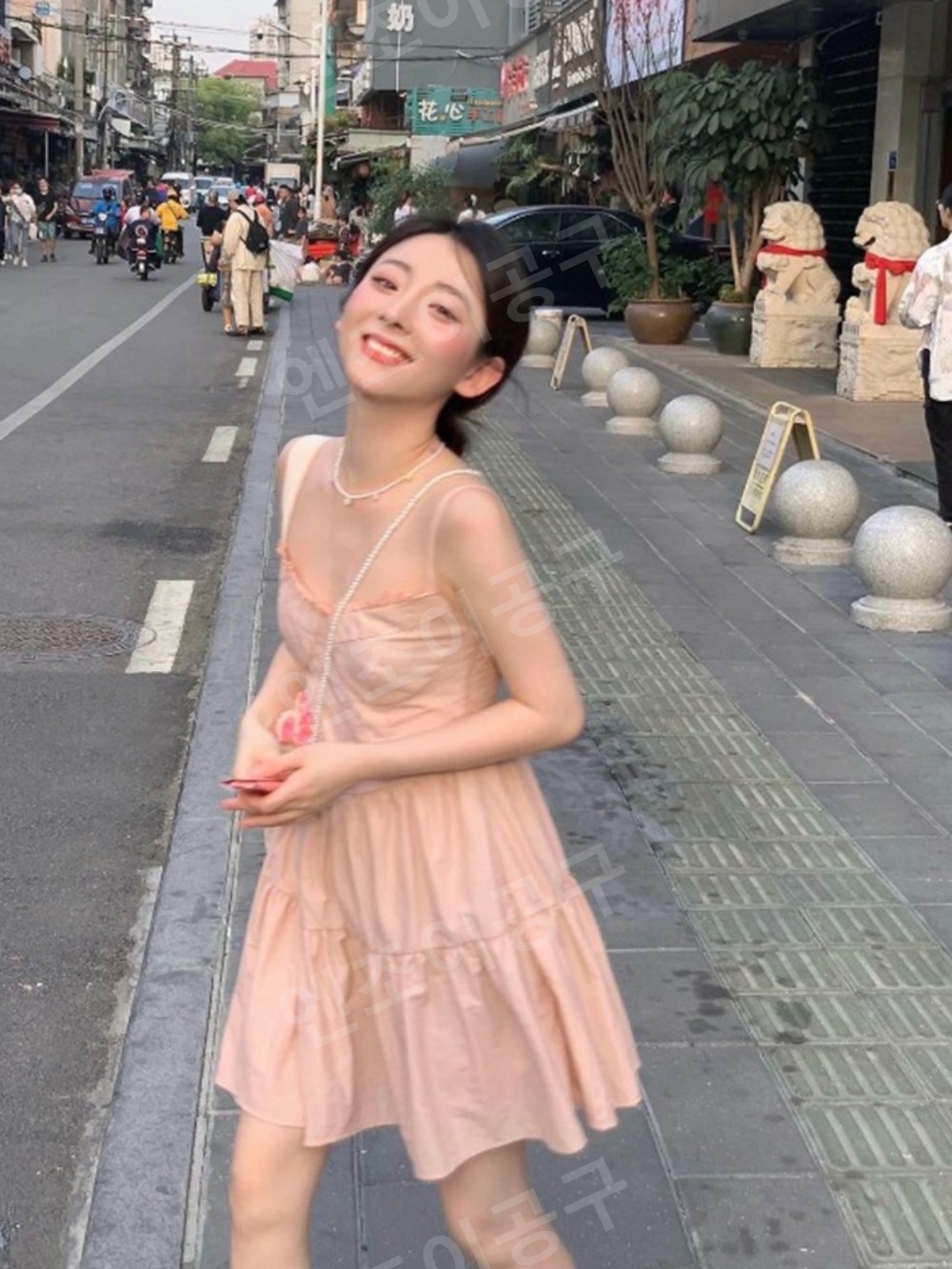 한예슬 인스타그램 핑크 민소매 원피스 여름 러블리 의상 옷 패션 - 상세 이미지 2