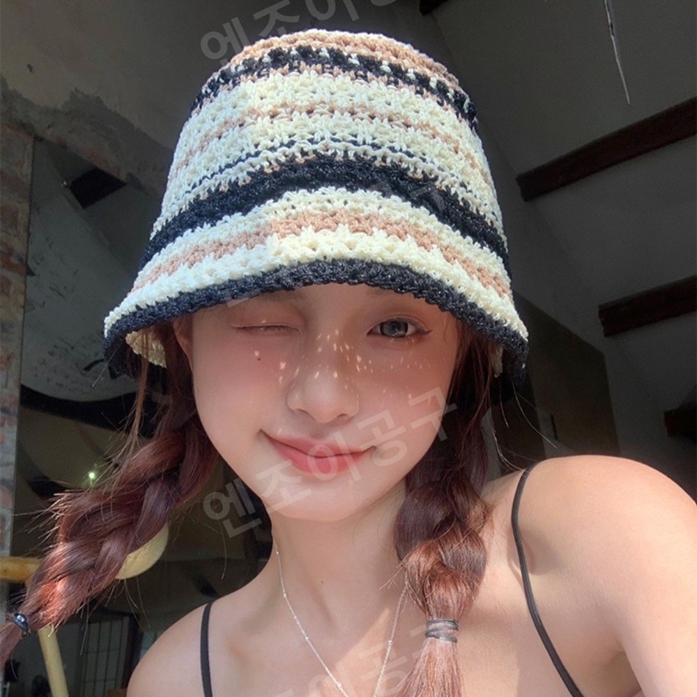 남규리 인스타그램 밀집모자 벙거지 여름 자외선 차단 의상 옷 패션 - 메인 이미지