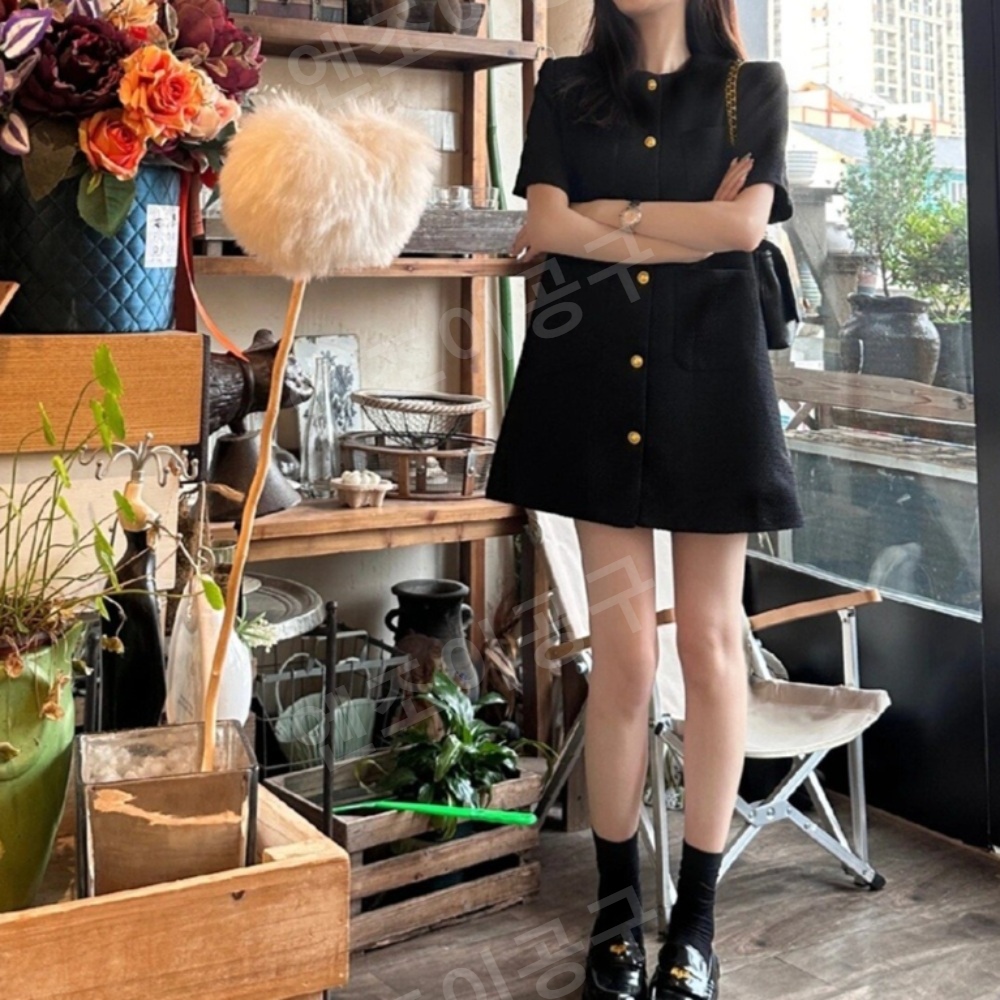 박하선 인스타그램 반팔 원피스 모던 우아한 의상 옷 패션 - 상품 이미지