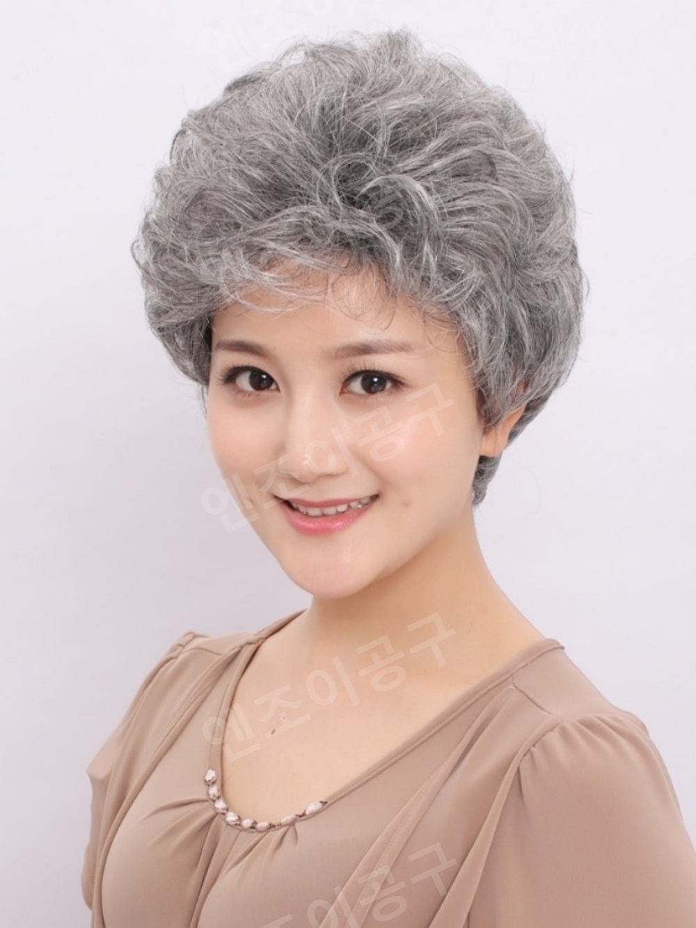 노인용 가발 백발 숏컷 중년 웨이브 엄마 스타일 - 상세 이미지 3