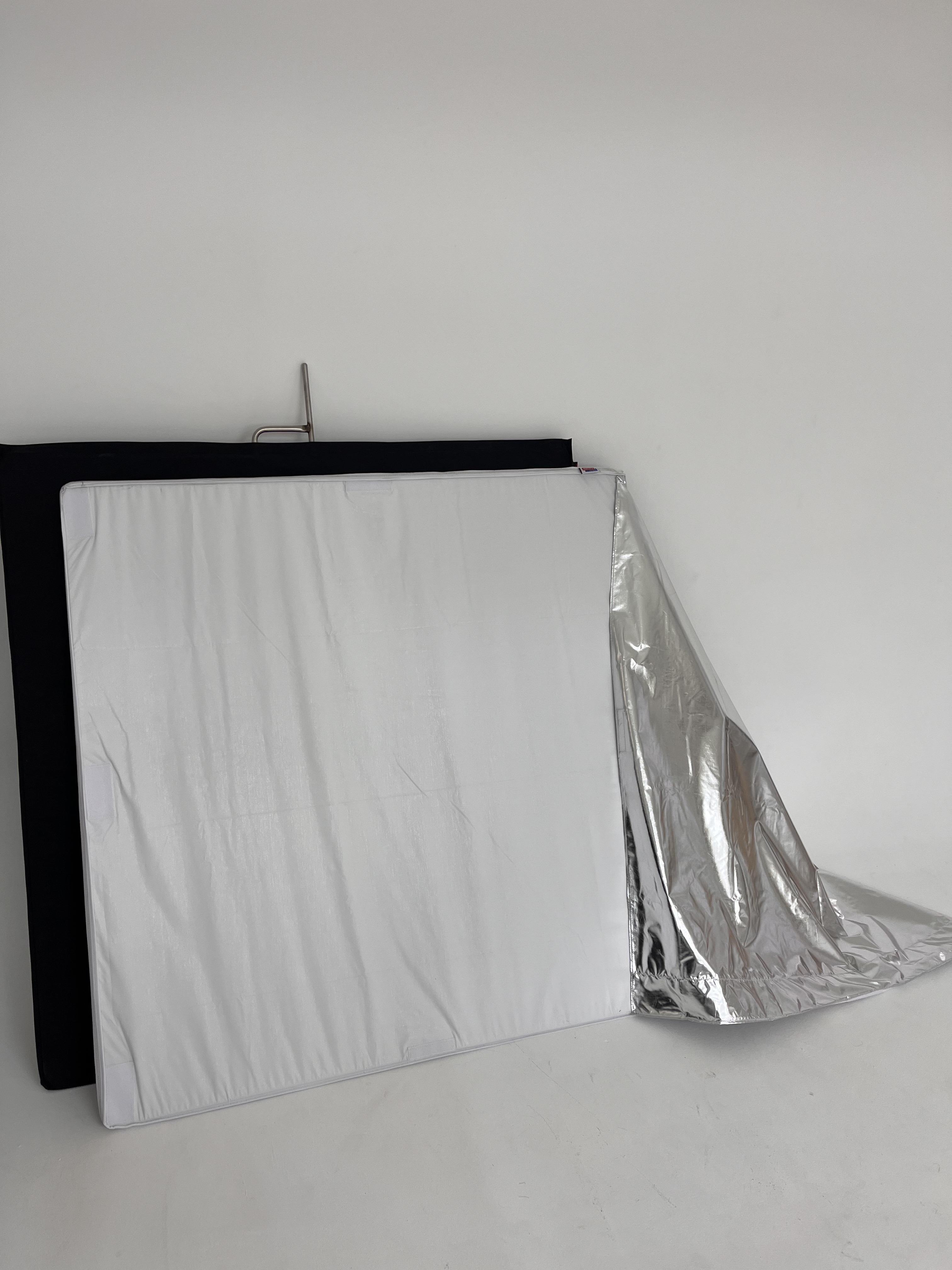 오로라 122x122cm 실버 화이트 플로피 고보 상세 정보 1