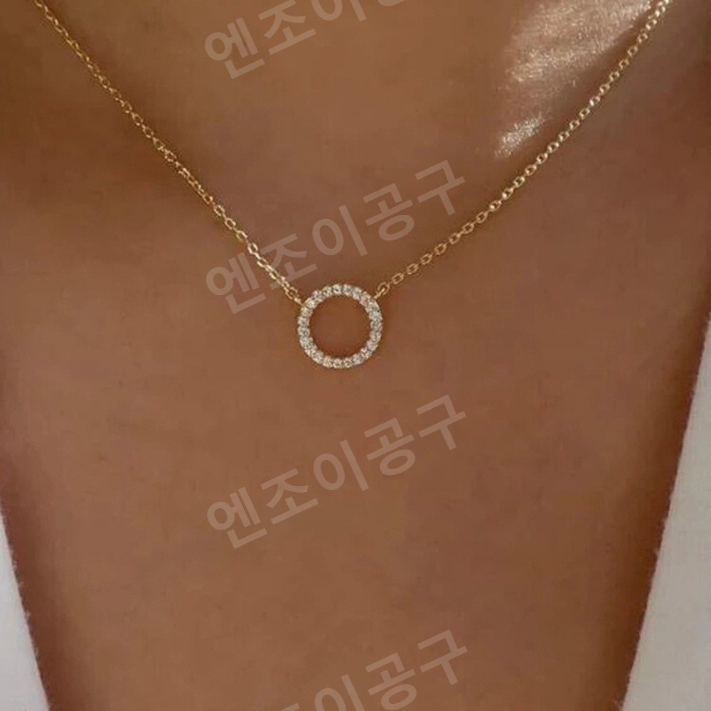 히어로는 아닙니다만 6화 천우희 도다해 목걸이 링 럭셔리 의상 옷 패션 - 메인 이미지