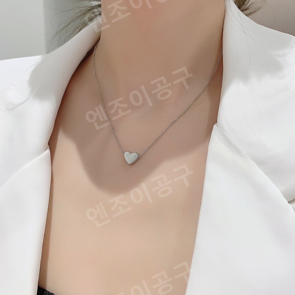 졸업 4화 정려원 서혜진 하트 목걸이 고급진 세련된 의상 옷 패션 - 메인 이미지