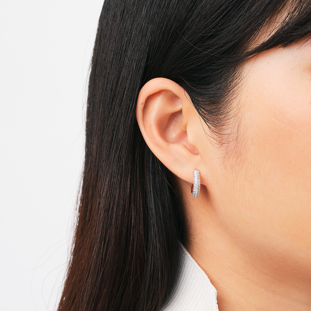 다니엘 웰링턴 PAVE CRYSTAL EARRINGS 볼드스타일 파베 패션귀걸이 - 상세 이미지 4