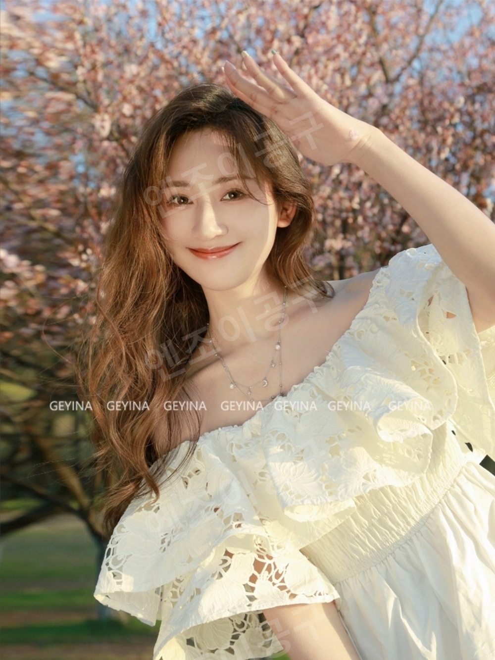 벌거벗은 세계사 152회 혜성 오프숄더 원피스 미니 프릴 의상 옷 패션 - 상세 이미지 2