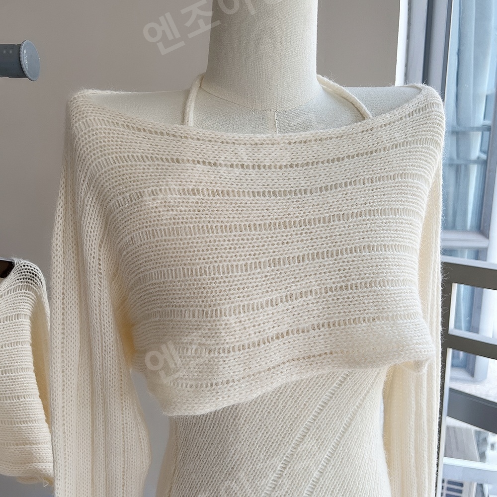 한소희 인스타그램 오프숄더 블라우스 홀터넥 봄 의상 옷 패션 - 상세 이미지 2