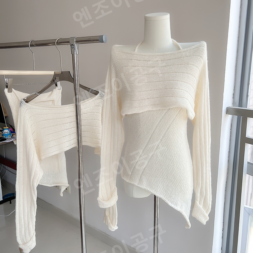 한소희 인스타그램 오프숄더 블라우스 홀터넥 봄 의상 옷 패션 - 상품 이미지