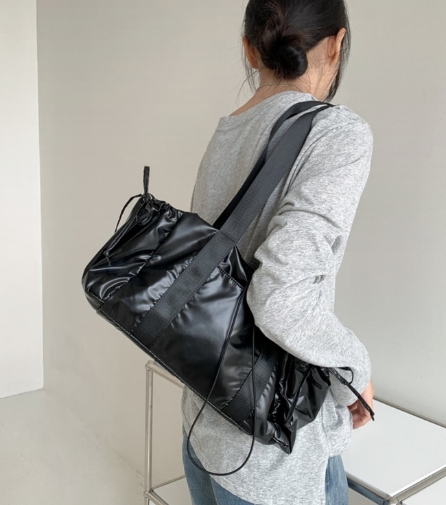 스퀘어 나일론 경량 방수 쇼퍼 숄더백 직장인 운동 여행 보부상가방