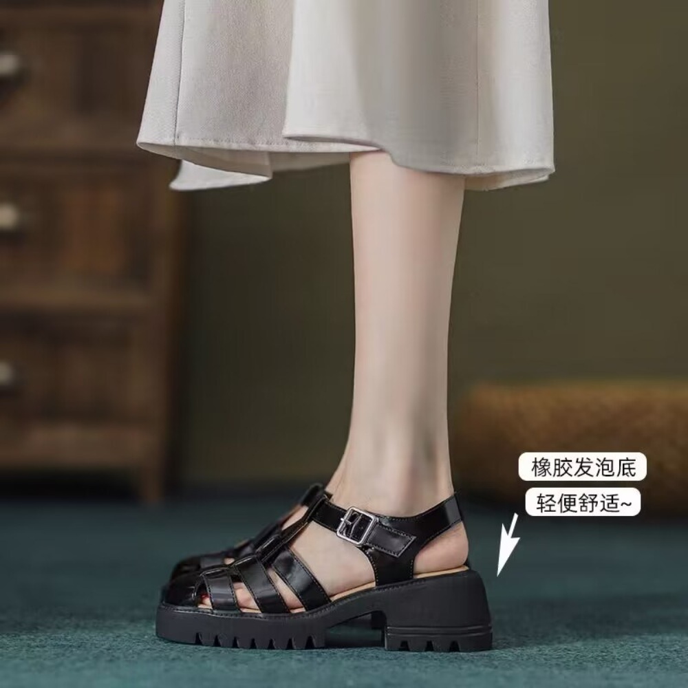 가죽 통굽 샌들 로마 스트랩 키높이 6CM 블랙 화이트 연예인 패션 - 상세 이미지 5