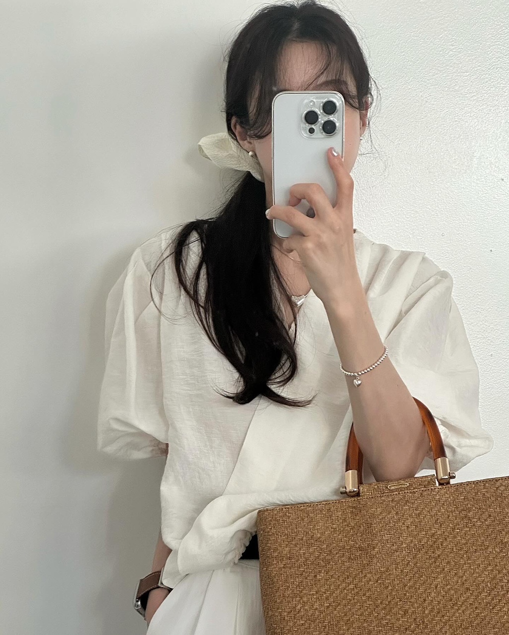 샤덴 여성 여름 오버핏 루즈핏 브이넥 퍼프 밴딩 랩 린넨 반팔 블라우스 - 상품 이미지
