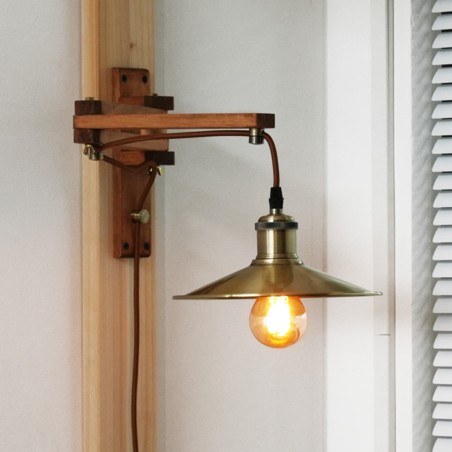 무디스워크 우드 원목 무타공 관절 벽등 벽조명 벽부등 갤러리 조명 LED 앤틱골드