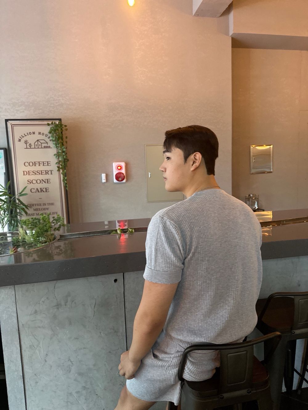 43087845706764388_1031159335