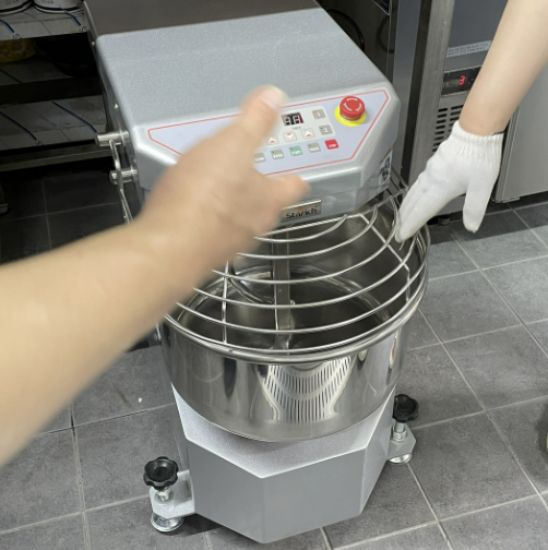 스파이럴반죽기 30리터 제빵반죽기 밀가루 반죽기계 대형 빵 업소용 믹서 대용량 16인치