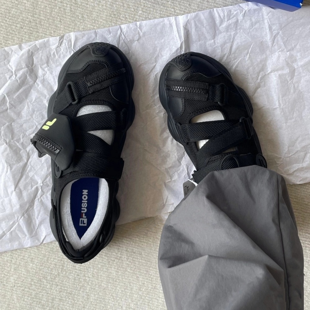 FILA 휠라 퓨전 파우치 샌들 우먼스 트리플 블랙 - 메인 이미지