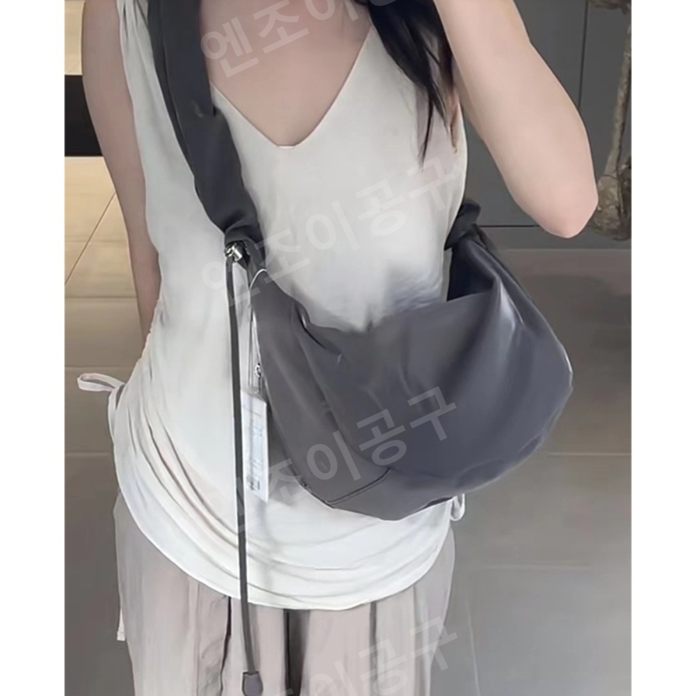 엄마단둘이 여행갈래 1화 효리 숄더백 가방 캐주얼 만두 의상 옷 패션 - 상세 이미지 4