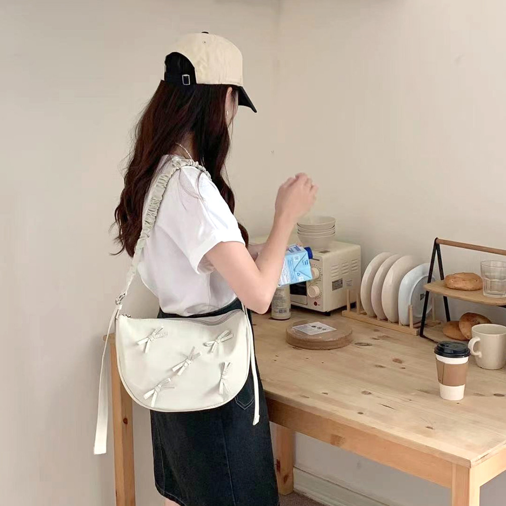 가벼운 미디엄 라운드 반달 숄더백 리본포인트 하프문 경량 곱창끈 천가방 4color - 상세 이미지 2