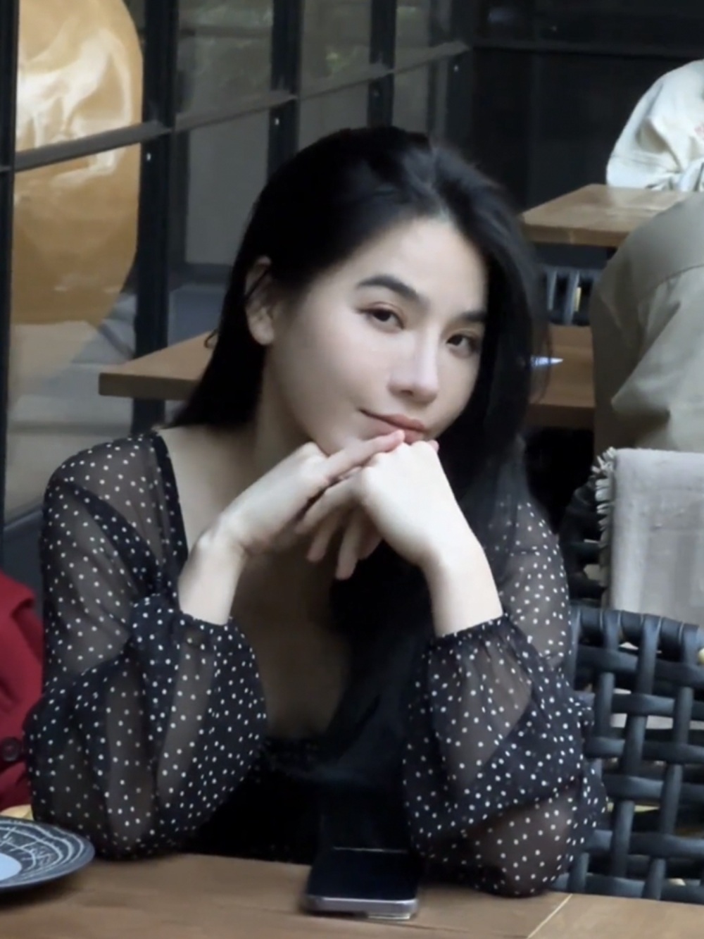 스퀘어넥 도트 블라우스 땡땡이 쉬폰 여친룩 데이트 슬림핏 예쁜 디자인 - 상세 이미지 5