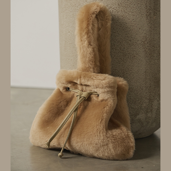 [로보] 스페인 시어링 무스탕 버킷백 CAC20D001